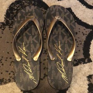 Michael Kors flip flops size 8